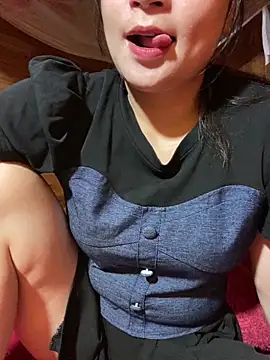 violet-00 online show from May 17, 2026, 2:09 am