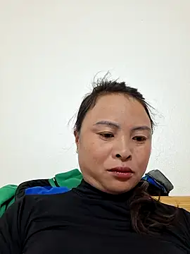 xuxulovezz online show from November 18, 2025, 11:15 pm