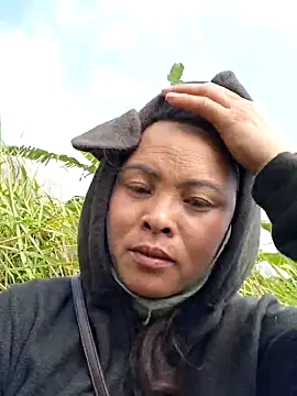 xuxulovezz online show from December 22, 2025, 5:04 am