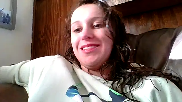 Snapshot of brunettebabexo3 chatting on December 16, 2025, 2:00 pm brunettebabexo3 online show from December 16, 2025, 2:00 pm