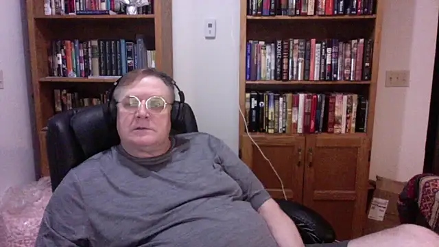 Vinyl22xh online show from May 29, 2026, 2:42 am