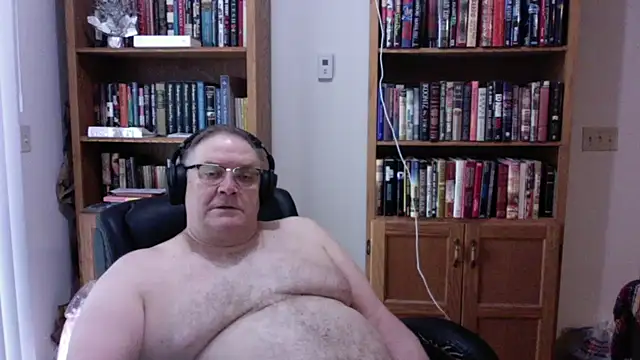 Snapshot of Vinyl22@xh chatting on July 4, 2026, 8:04 pm Vinyl22xh online show from July 4, 2026, 8:04 pm