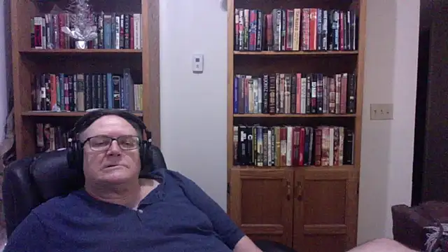 Snapshot of Vinyl22@xh chatting on August 4, 2026, 4:26 am Vinyl22xh online show from August 4, 2026, 4:26 am