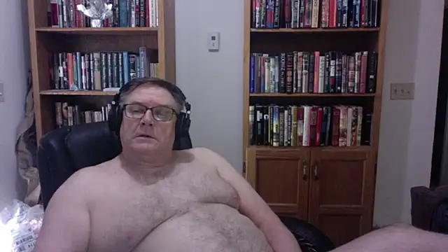 Snapshot of Vinyl22@xh chatting on August 4, 2026, 6:21 pm Vinyl22xh online show from August 4, 2026, 6:21 pm