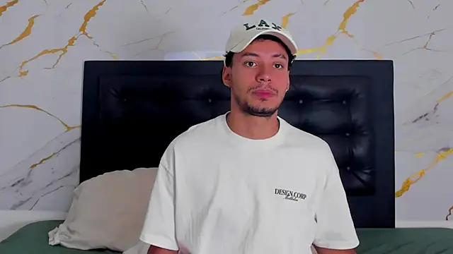 Snapshot of aroncooper1 chatting on October 8, 2025, 12:36 pm aroncooper1 online show from October 8, 2025, 12:36 pm