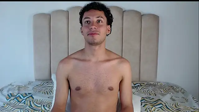 Snapshot of aroncooper1 chatting on October 31, 2025, 3:57 pm aroncooper1 online show from October 31, 2025, 3:57 pm