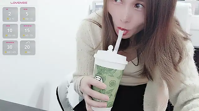 Snapshot of lizi- chatting on November 21, 2025, 8:35 am lizi- online show from November 21, 2025, 8:35 am