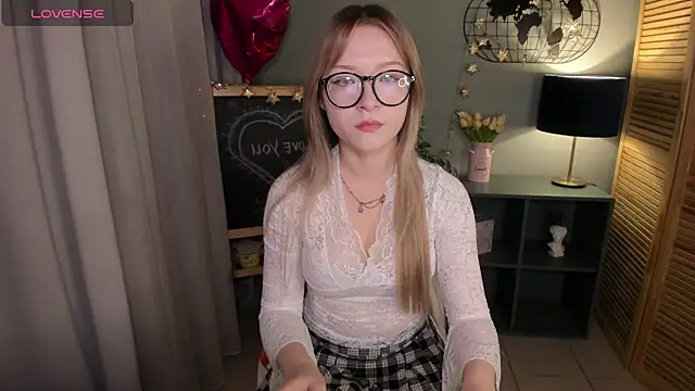 elliupp online show from October 3, 2025, 10:01 am