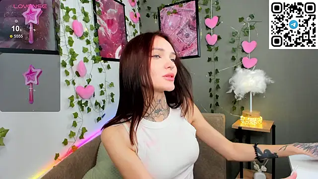 Selena Lune online show from September 26, 2025, 1:53 am