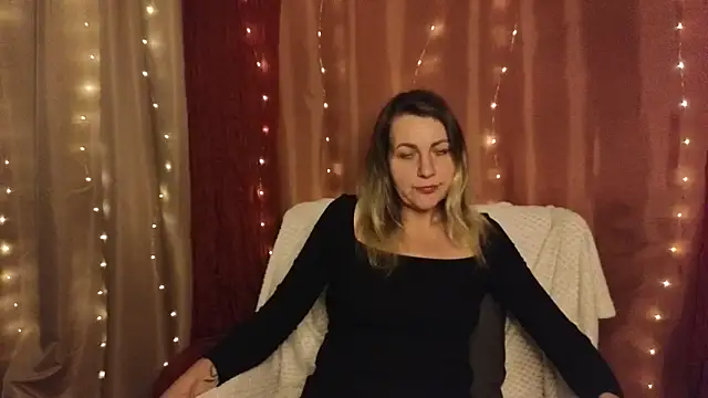 Snapshot of silvaraNoir chatting on September 26, 2025, 4:11 pm silvaraNoir online show from September 26, 2025, 4:11 pm