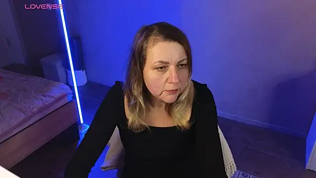 Snapshot of silvaraNoir chatting on October 19, 2025, 5:02 pm silvaraNoir online show from October 19, 2025, 5:02 pm