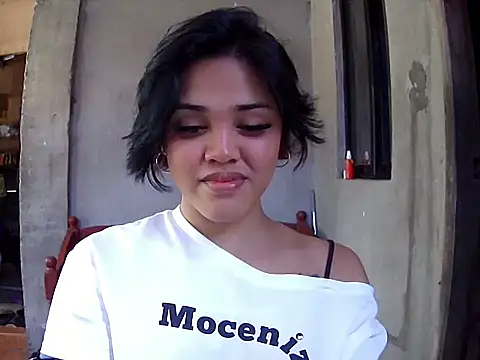 Yuriidelaveigne online show from February 25, 2026, 4:22 am