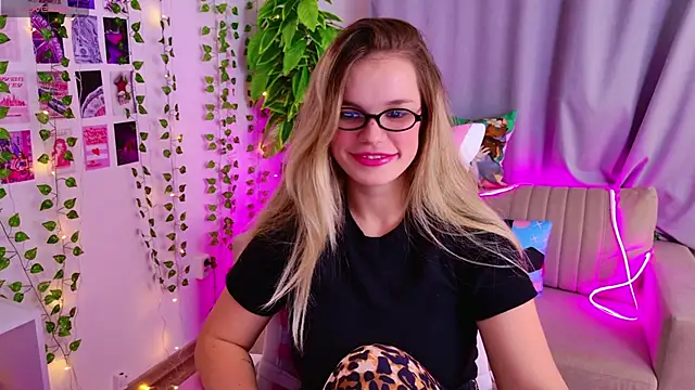 Snapshot of KellyHayden chatting on November 15, 2025, 3:52 pm KellyHayden online show from November 15, 2025, 3:52 pm