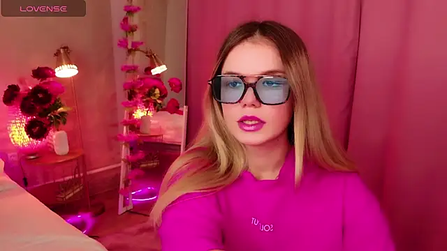 Snapshot of KellyHayden chatting on November 30, 2025, 6:23 pm KellyHayden online show from November 30, 2025, 6:23 pm