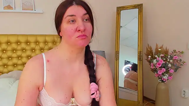 TrishaDarks online show from April 2, 2026, 5:05 am