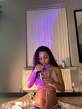 Snapshot of OliviaAshhh chatting on February 19, 2026, 1:12 am OliviaAshhh online show from February 19, 2026, 1:12 am