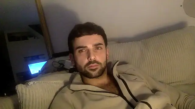 Snapshot of eauminerale chatting on February 10, 2026, 9:41 pm eauminerale online show from February 10, 2026, 9:41 pm