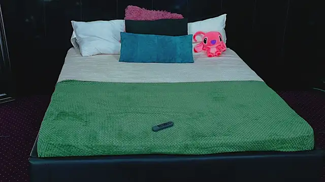 Snapshot of MeganSin_ chatting on January 6, 2026, 5:11 am MeganSin online show from January 6, 2026, 5:11 am