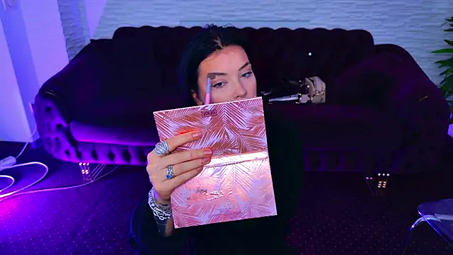 Snapshot of MeganSin_ chatting on February 16, 2026, 6:20 am MeganSin online show from February 16, 2026, 6:20 am