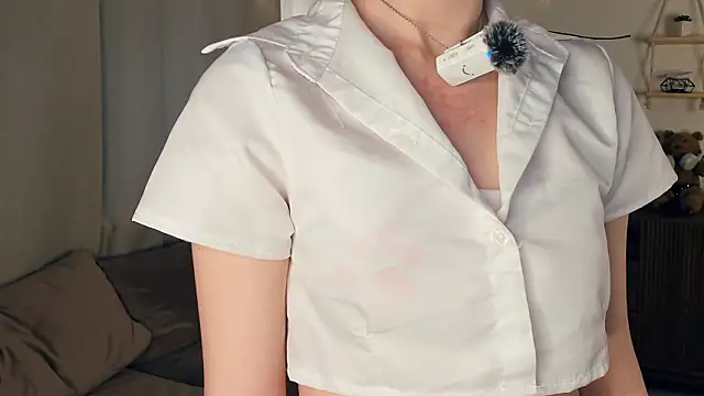 LaureMestler online show from March 12, 2026, 8:09 am