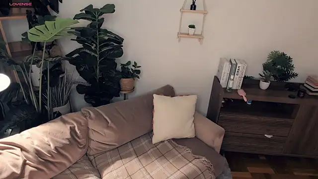 LaureMestler online show from April 5, 2026, 8:11 am