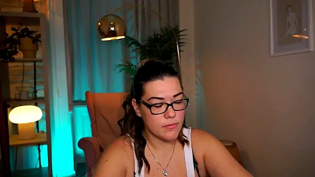 mrs fllowerr online show from December 17, 2025, 5:41 pm