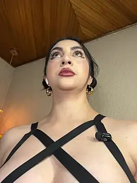 LlianneDiamond1 online show from July 24, 2026, 2:48 pm