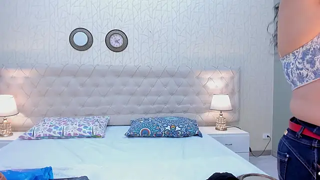 VaniaRose online show from November 26, 2025, 1:45 pm