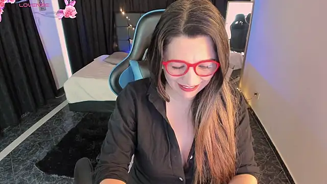 Snapshot of Hanna_MA chatting on November 1, 2025, 1:13 pm Hanna MA online show from November 1, 2025, 1:13 pm