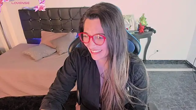 Snapshot of Hanna_MA chatting on November 22, 2025, 11:37 pm Hanna MA online show from November 22, 2025, 11:37 pm