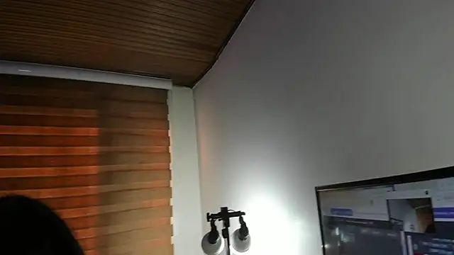 Antonela vargas online show from December 15, 2025, 12:09 pm