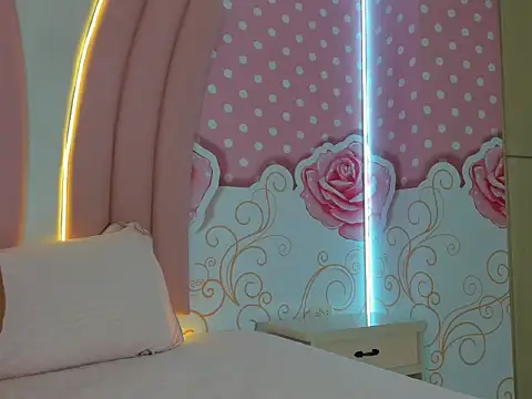 SofiaaBigBoobs online show from November 18, 2025, 12:20 pm