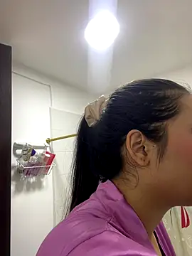 Snapshot of IsabellaJoness_ chatting on October 22, 2025, 12:16 pm IsabellaJoness online show from October 22, 2025, 12:16 pm