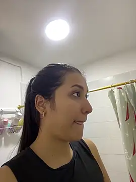 Snapshot of IsabellaJoness_ chatting on November 6, 2025, 12:28 pm IsabellaJoness online show from November 6, 2025, 12:28 pm