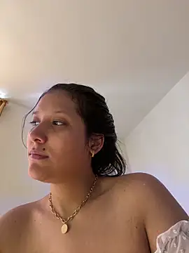 Snapshot of IsabellaJoness_ chatting on December 15, 2025, 8:13 pm IsabellaJoness online show from December 15, 2025, 8:13 pm