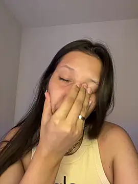 Snapshot of IsabellaJoness_ chatting on December 17, 2025, 8:04 pm IsabellaJoness online show from December 17, 2025, 8:04 pm