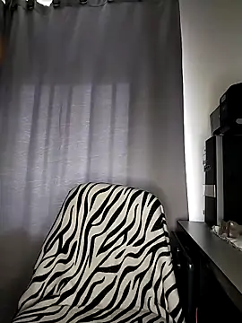 Mia-Reyes online show from October 24, 2025, 1:18 pm