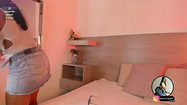 Snapshot of Ivana_Hall chatting on October 22, 2025, 9:03 pm Ivana Hall online show from October 22, 2025, 9:03 pm