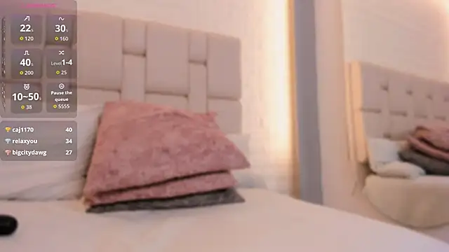 Snapshot of Ivana_Hall chatting on October 31, 2025, 12:44 am Ivana Hall online show from October 31, 2025, 12:44 am