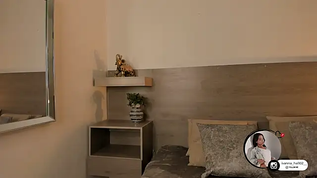 Snapshot of Ivana_Hall chatting on November 26, 2025, 7:37 pm Ivana Hall online show from November 26, 2025, 7:37 pm