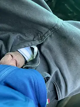 Snapshot of henrique61 chatting on October 6, 2025, 1:30 pm henrique61 online show from October 6, 2025, 1:30 pm