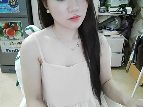 Snapshot of Ara4865 chatting on October 25, 2025, 4:35 pm Ara4865 online show from October 25, 2025, 4:35 pm