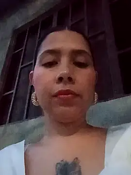 elyne hot online show from October 21, 2025, 10:43 pm