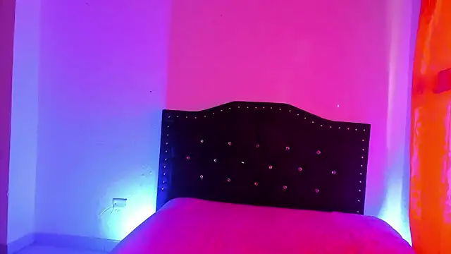 kitty  chs online show from December 15, 2025, 12:09 pm