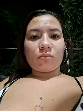 Snapshot of hot-mom22 chatting on February 5, 2026, 10:20 am hot-mom22 online show from February 5, 2026, 10:20 am