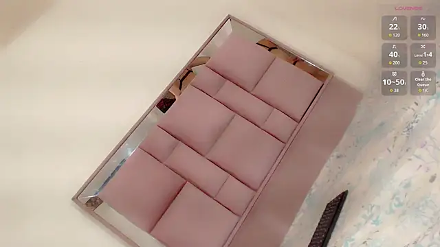 roxanawillts online show from October 24, 2025, 3:52 pm