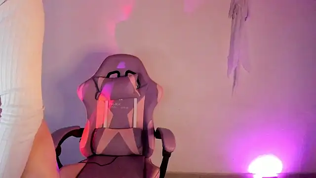 Snapshot of zakura_Haruno chatting on December 3, 2025, 9:24 pm zakura Haruno online show from December 3, 2025, 9:24 pm