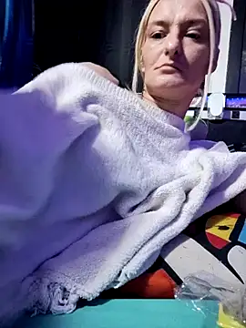 blondebarbiebae online show from November 17, 2025, 12:05 am