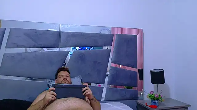 big bearr online show from November 9, 2025, 5:00 pm