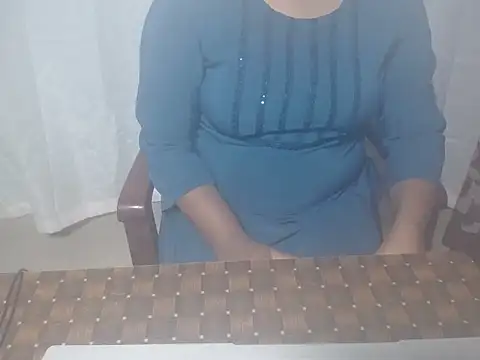 Snapshot of henakhan32 chatting on October 10, 2025, 4:55 am henakhan32 online show from October 10, 2025, 4:55 am